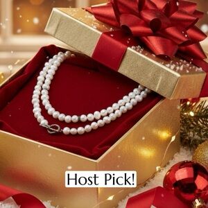 🎉Pearl strand necklace HOST PICK!🎉